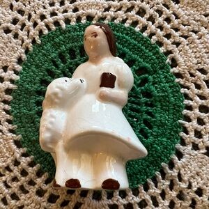 Vintage 1940’s Ceramic Figurine of Girl with Lamb EUC no flaws ❤️